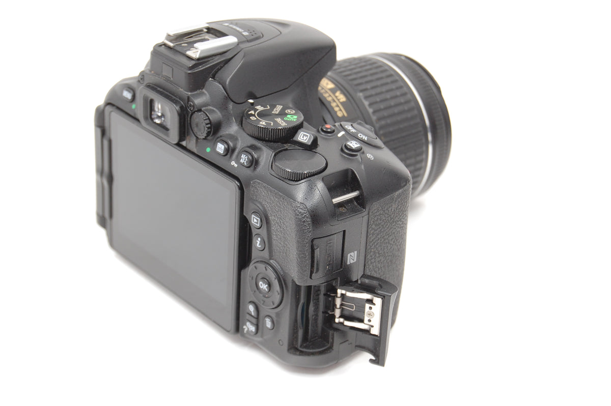USED Nikon D5600 DSLR Camera with 18-55