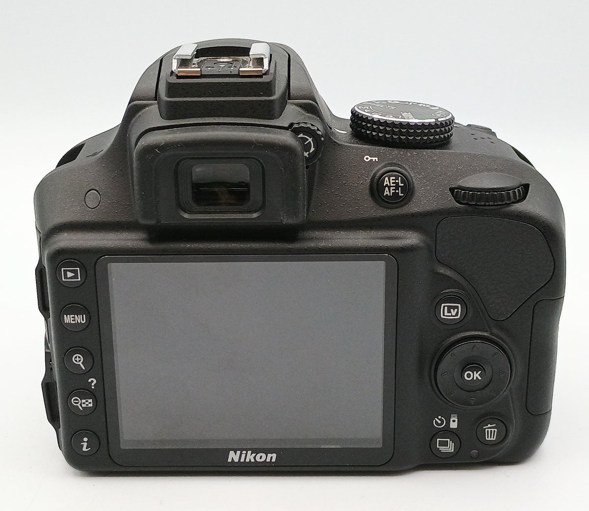 Used Nikon D3300 DLSR Camera w/ 18-55mm VR II  Lens Kit (Black)
