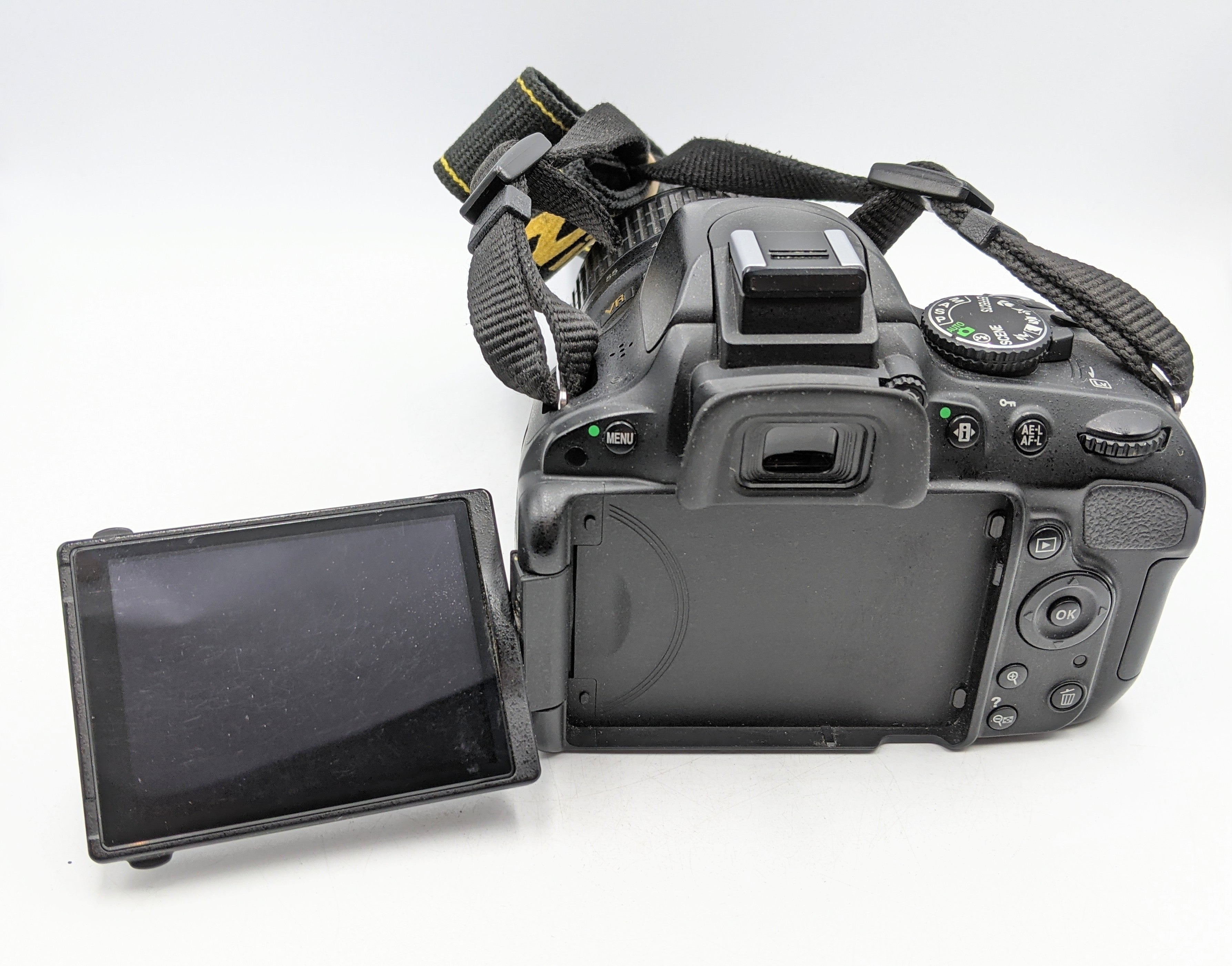 USED Nikon D5100 Digital SLR Kit w/ 18-55mm