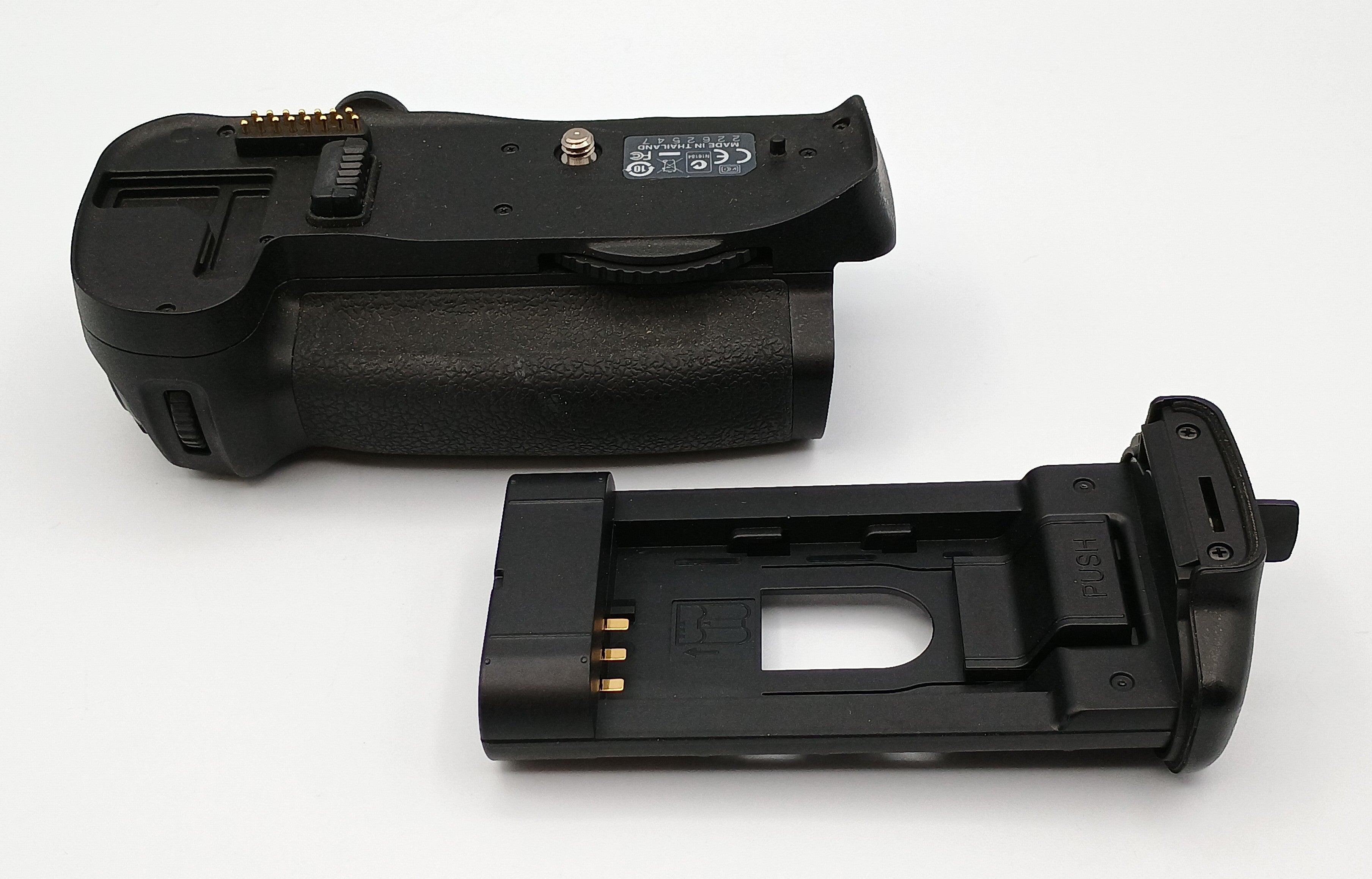 USED Nikon MB-D10 Battery Grip