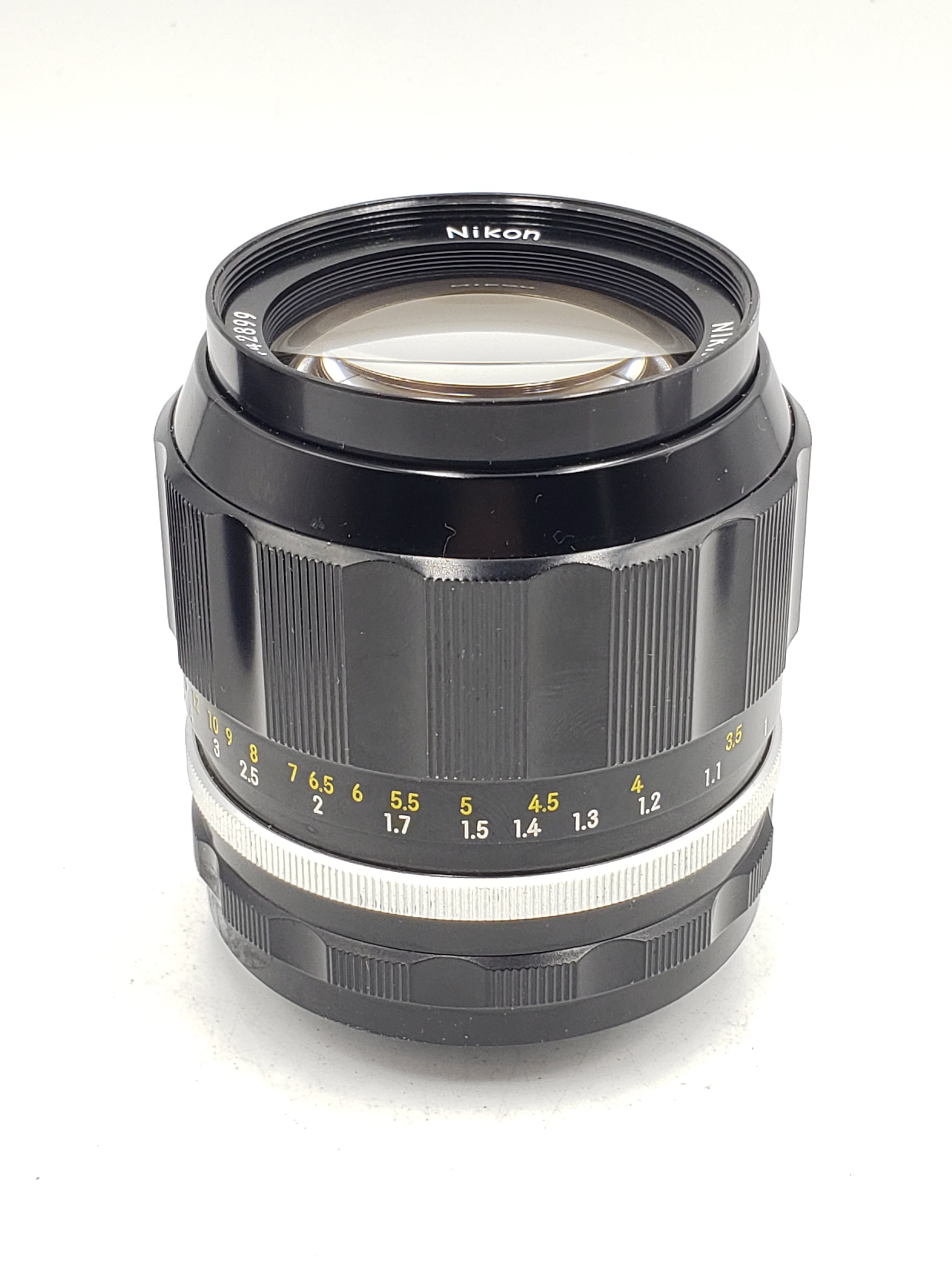 USED Nikon 105mm F2.5 Nikkor-P MF Film Lens