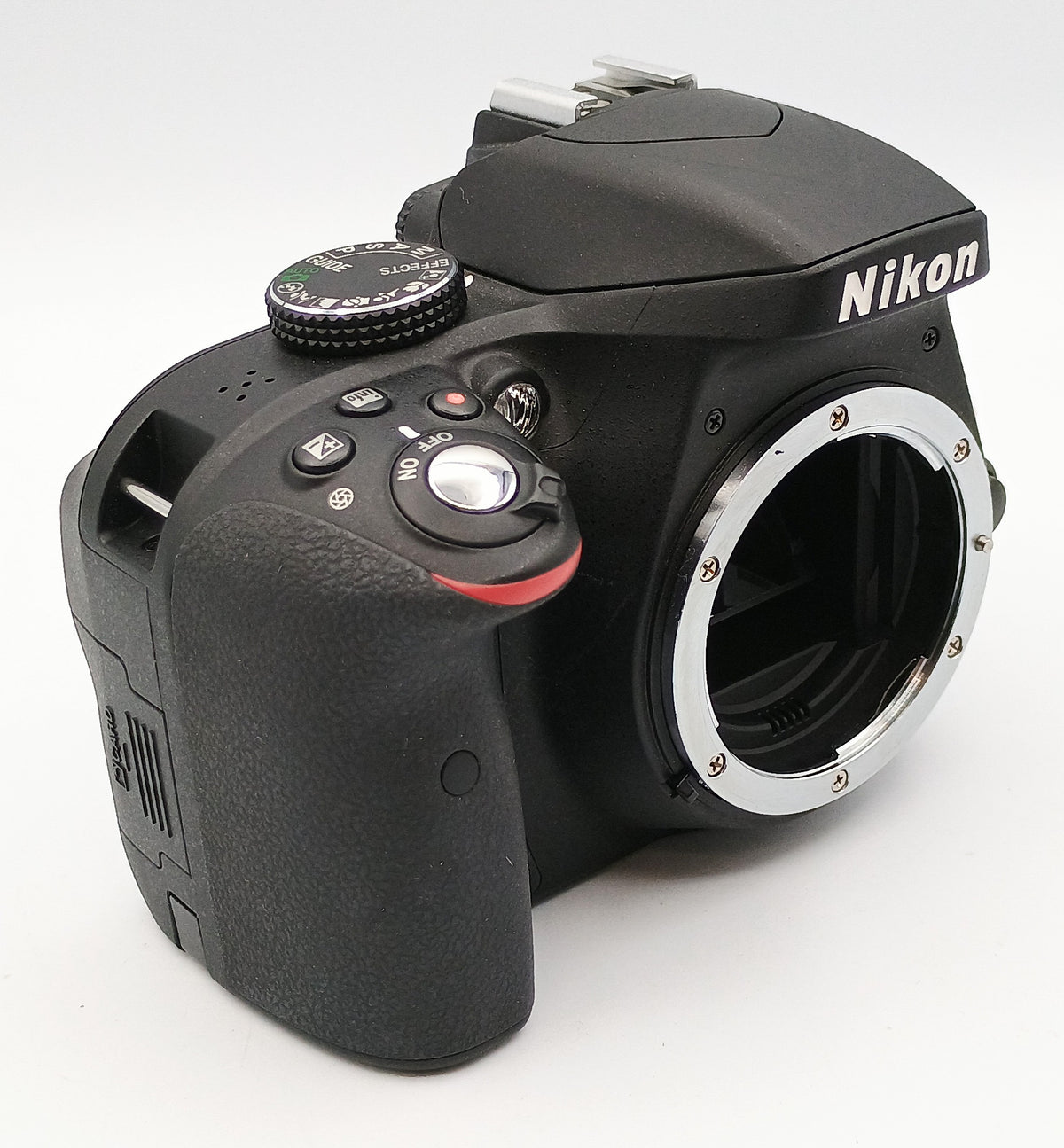 Used Nikon D3300 DLSR Camera w/ 18-55mm VR II  Lens Kit (Black)