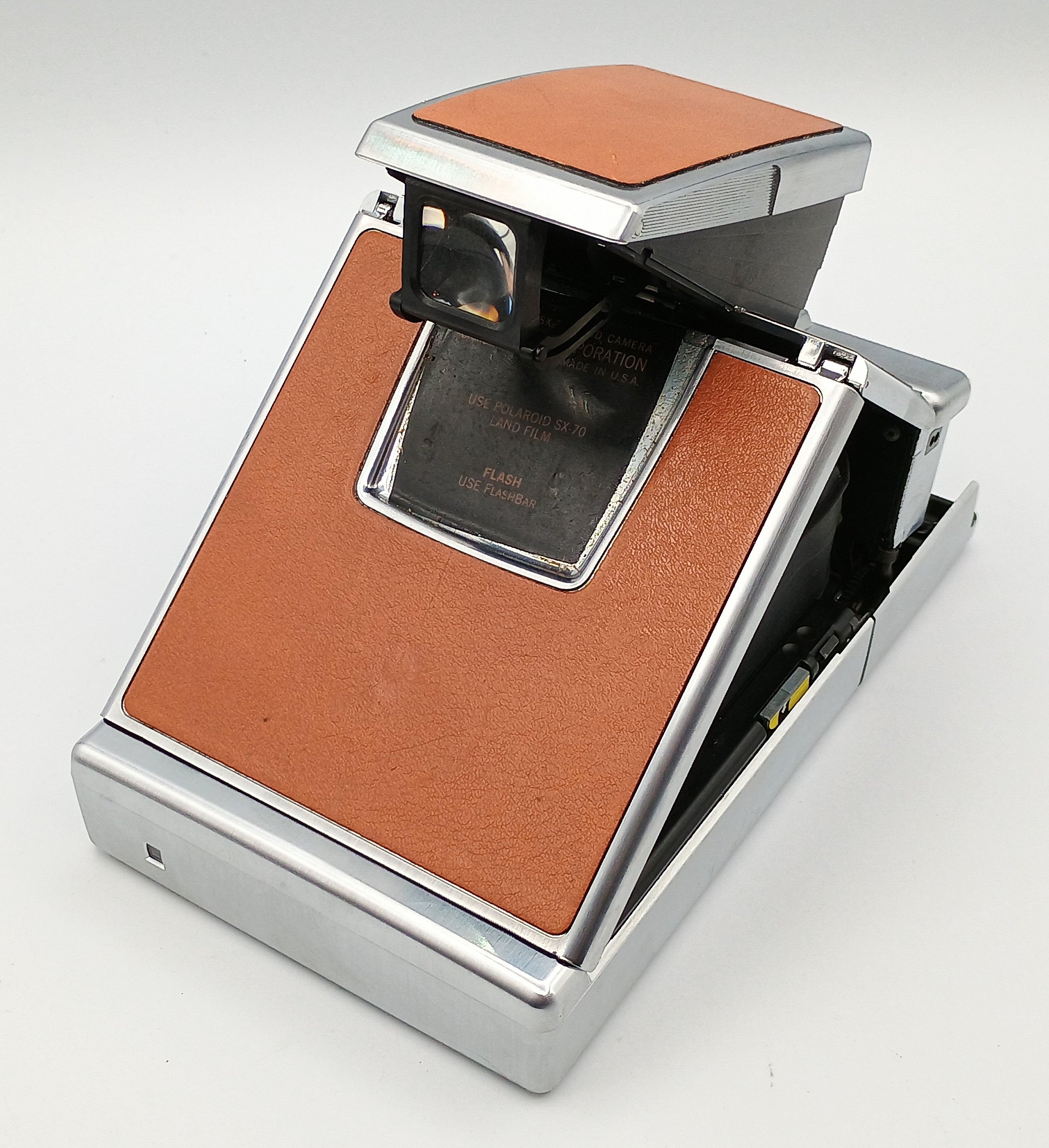 USED Polaroid SX-70 Land Camera w/ Leather Case