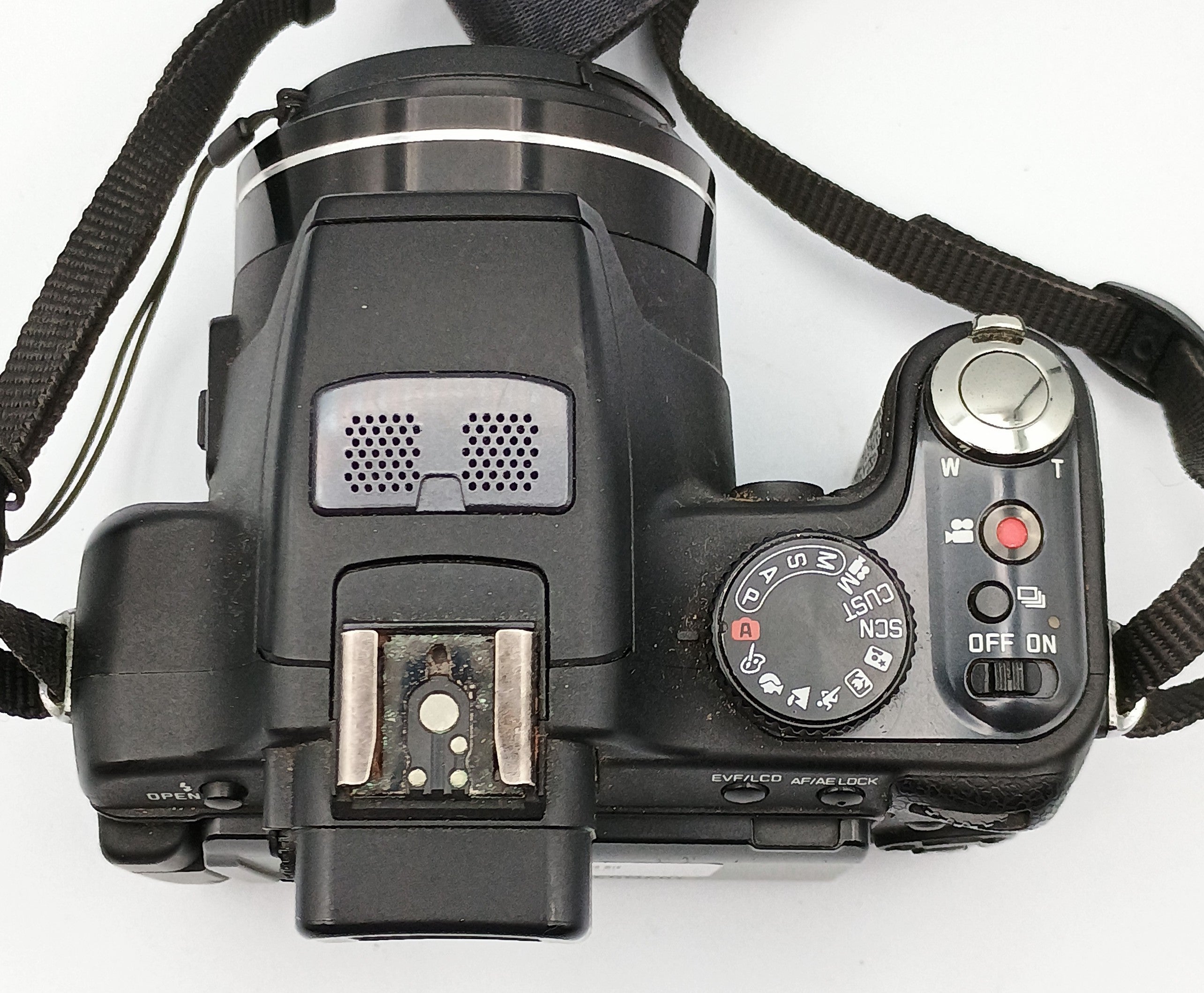 Used Leica V-Lux 2 14.1MP 24x Zoom