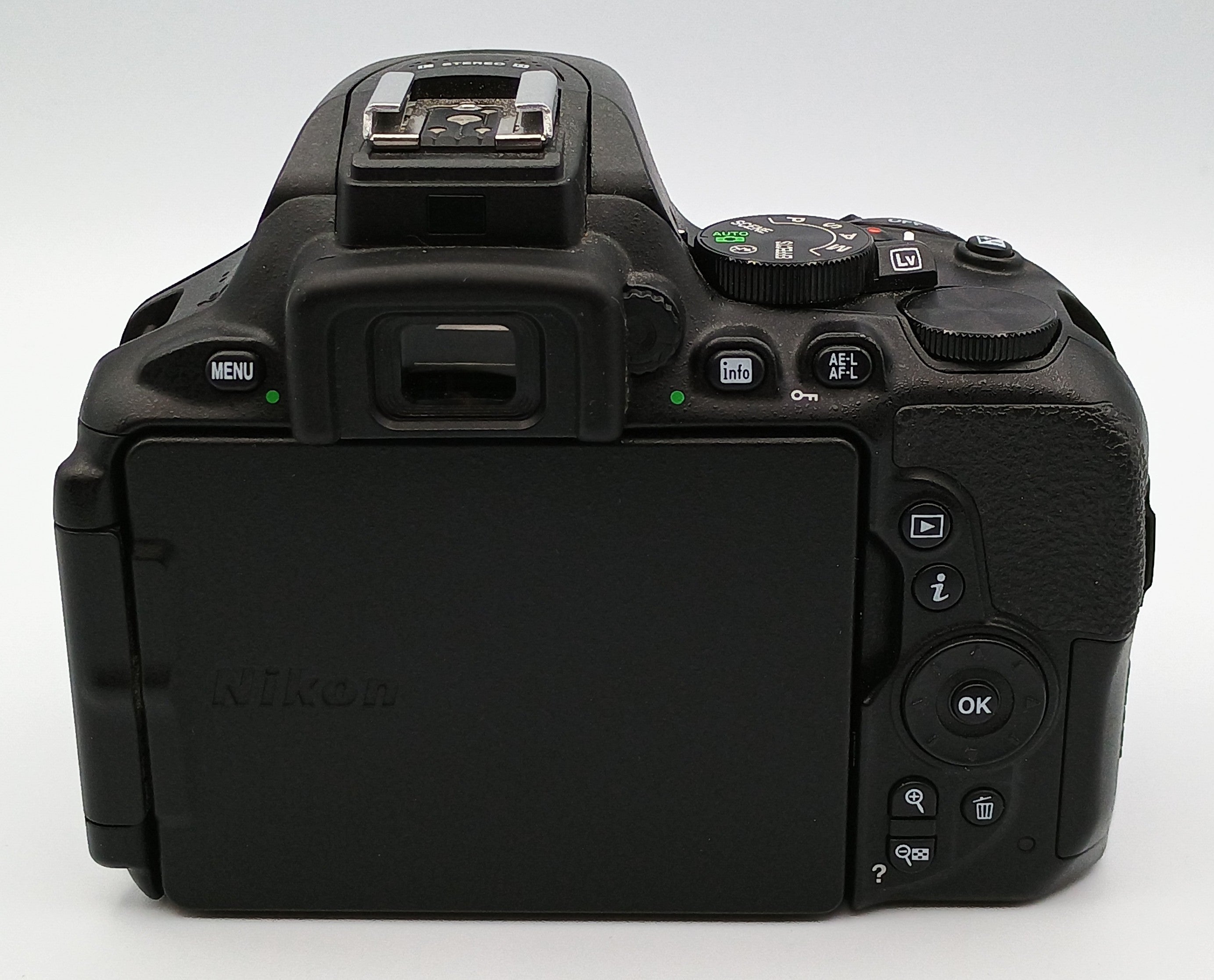USED Nikon D5600 DSLR Camera with 18-55