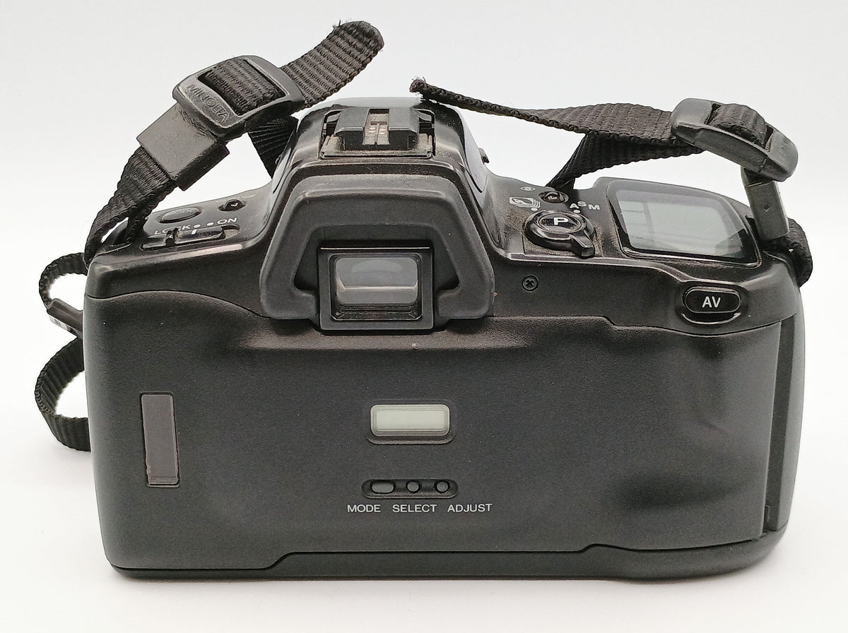 USED Minolta Maxxum 400si with 28-80mm f3.5-5.6 Quantaray Lens