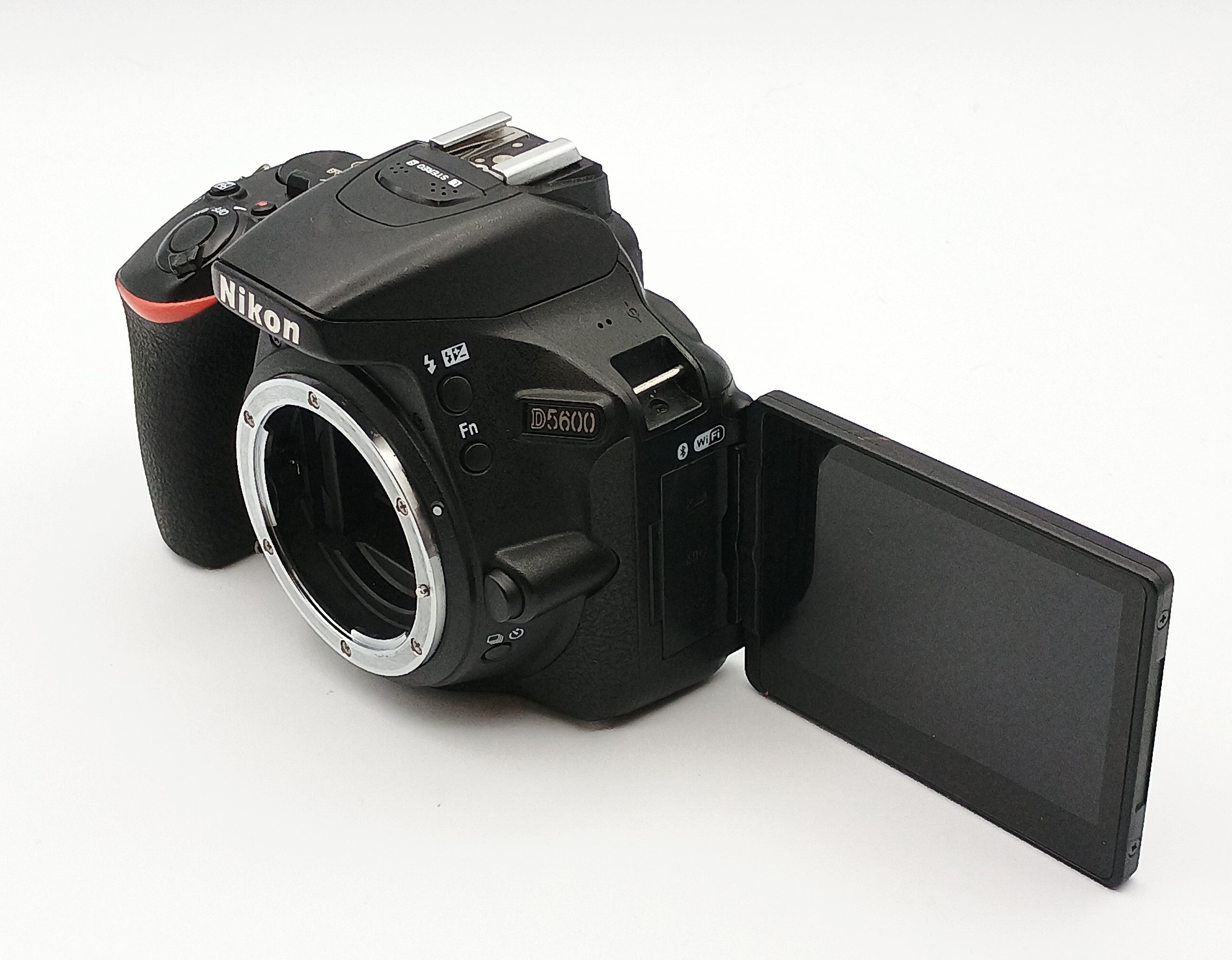 USED Nikon D5600 DSLR Camera with 18-55 AF-P VR