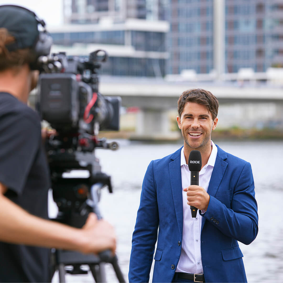 Reporter using the Interview PRO with Wireless ME